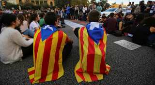 Catalonia refuses to renounce independence, separatist protesters rally