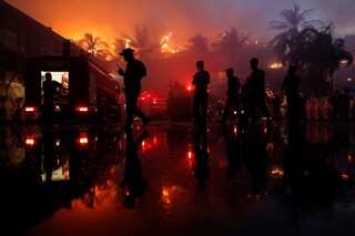 Myanmar: Fire destroys landmark hotel in Yangon