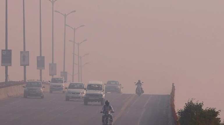 Delhi: Environment minister claims air quality 'very good' but Anand Vihar 'hazardous', RK Puram 'very unhealthy'