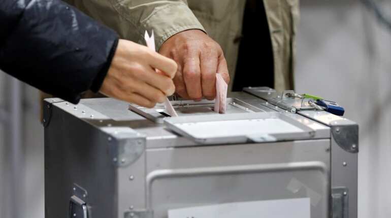 Japan goes to vote in snap polls