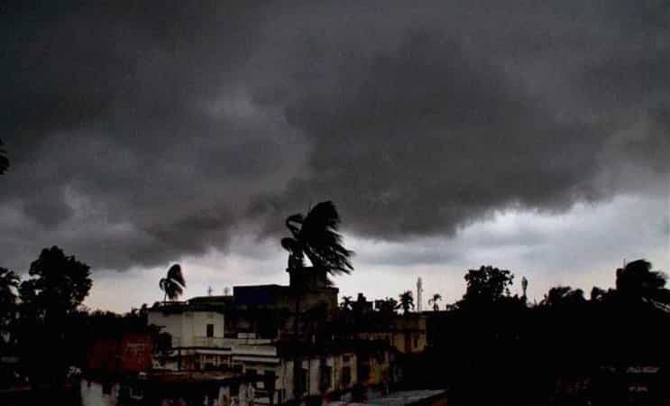 Met office forecast heavy rains in Chennai; schools, colleges to remain shut today Met office forecast heavy rains in Chennai; schools, colleges to remain shut today