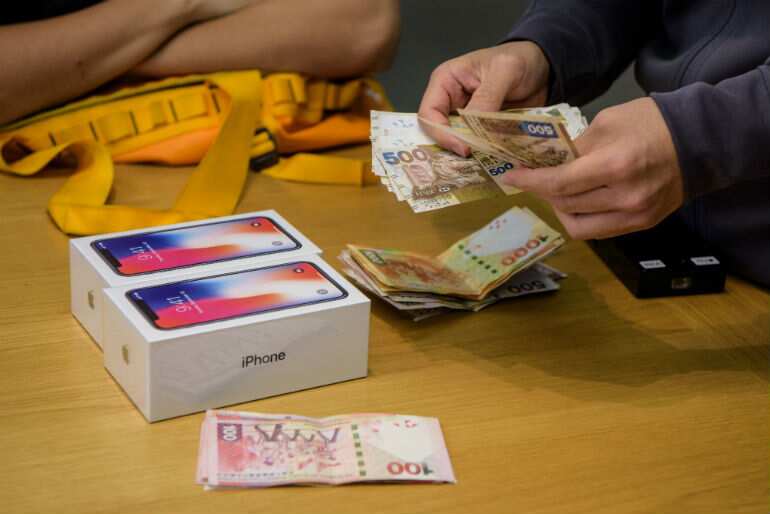 iphone X 'virus' hits Hong Kong