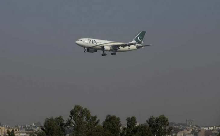 Pakistan: Flight lands midway, asks passengers to take bus to destination Pakistan: Flight lands midway, asks passengers to take bus to destination