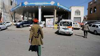 UN warns of mass famine in Yemen over Saudi blockade of aid