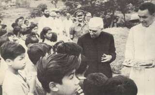 VP, PM pay tributes to Nehru on birth anniversary