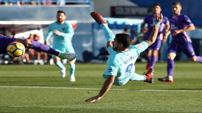 Football: Suarez inspires Barca, Real and Atletico in derby stalemate