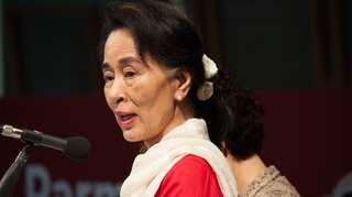 Suu Kyi beckons investors to Myanmar despite troubles