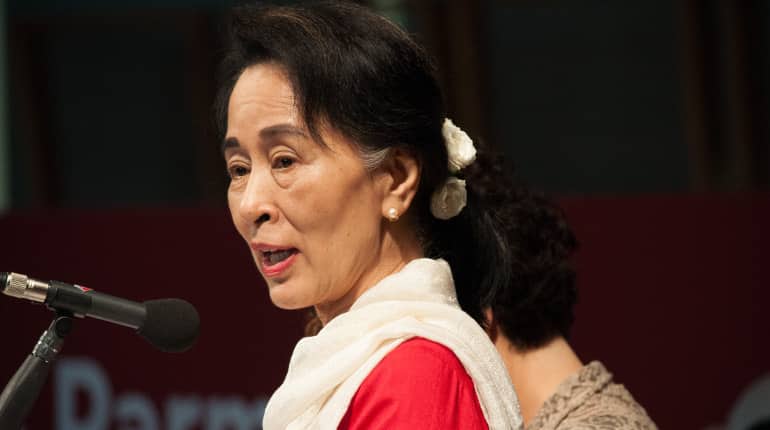 Suu Kyi beckons investors to Myanmar despite troubles