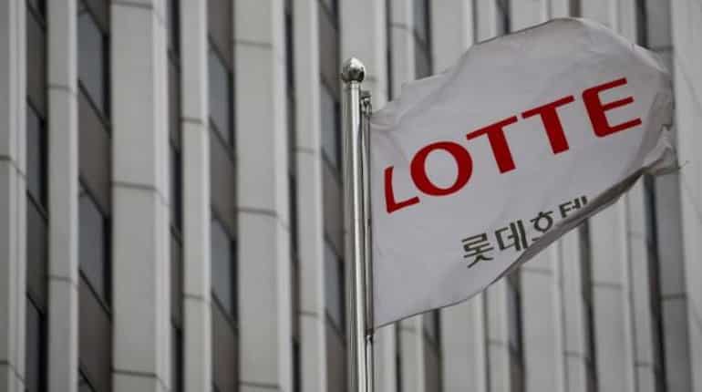 China partly lifts ban on group tours to South Korea, online curbs stay China partly lifts ban on group tours to South Korea, online curbs stay