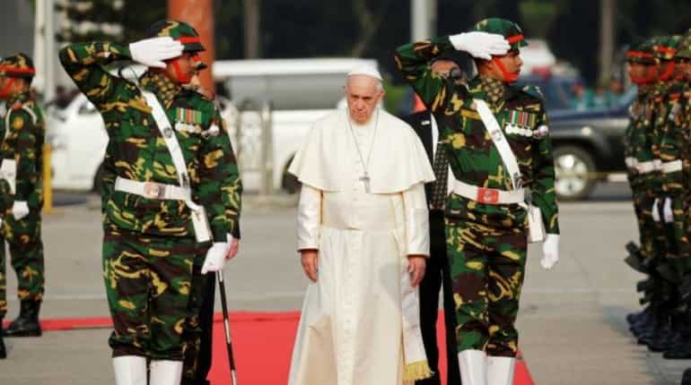 Rohingya crisis: After visiting Myanmar, Pope arrives in Bangladesh Rohingya crisis: After visiting Myanmar, Pope arrives in Bangladesh