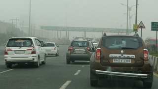 Dense fog hits Mumbai, Twitterati wonder why