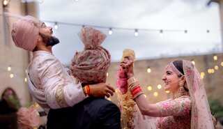Virat Kohli-Anushka Sharma get married; Twitter has a field day