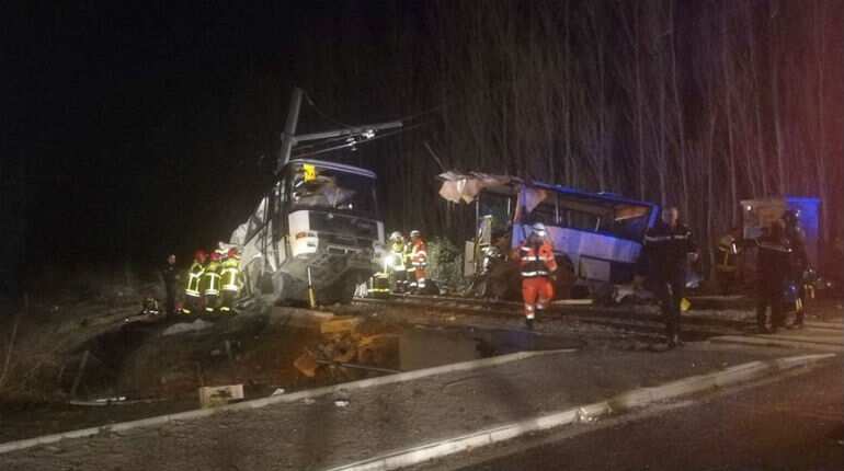 French school bus crash toll rises to 6: Police source