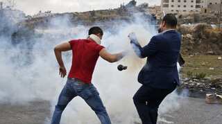 Palestinian in 'suicide vest' attacks Israeli police, shot