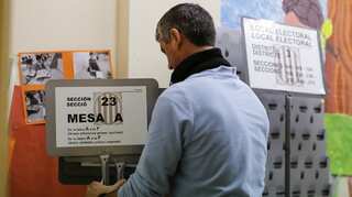 Catalans vote in bid to solve independence crisis