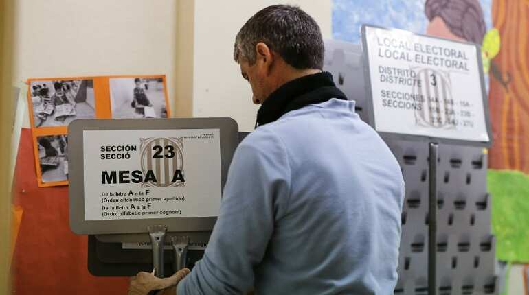 Catalans vote in bid to solve independence crisis