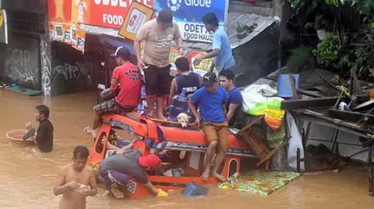 Philippines storm leaves 182 dead, tens of thousands displaced Philippines storm leaves 182 dead, tens of thousands displaced