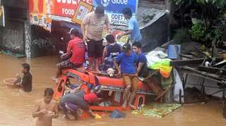 Philippines storm leaves 182 dead, tens of thousands displaced