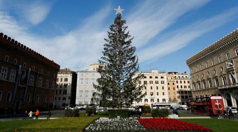 Scientists create world's smallest Christmas card