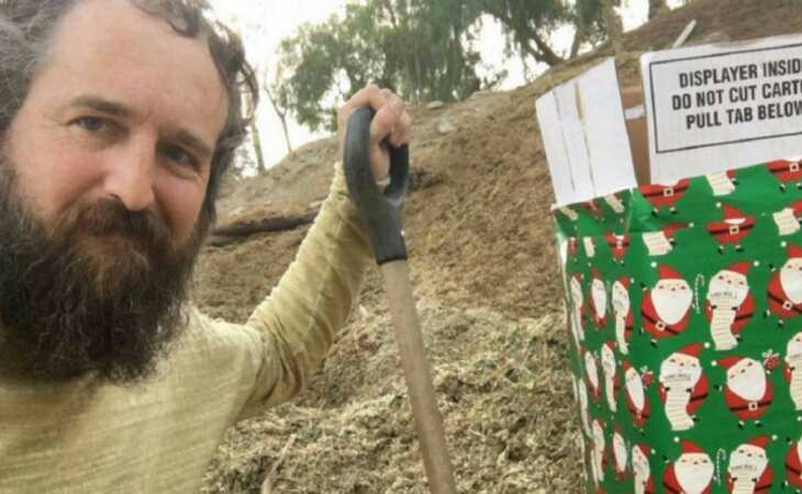 Man says he delivered manure to US Treasury Secretary to protest new tax law Man says he delivered manure to US Treasury Secretary to protest new tax law