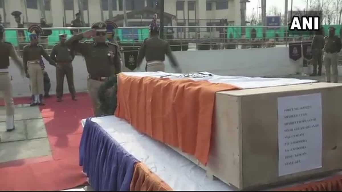 5 jawans, 3 terrorists killed in pre-dawn attack in Pulwama: CRPF 5 jawans, 3 terrorists killed in pre-dawn attack in Pulwama: CRPF