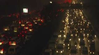 People in lakhs throng India Gate, cripple traffic