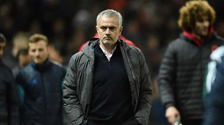 Mourinho lashes out at 'critical' Scholes Mourinho lashes out at 'critical' Scholes