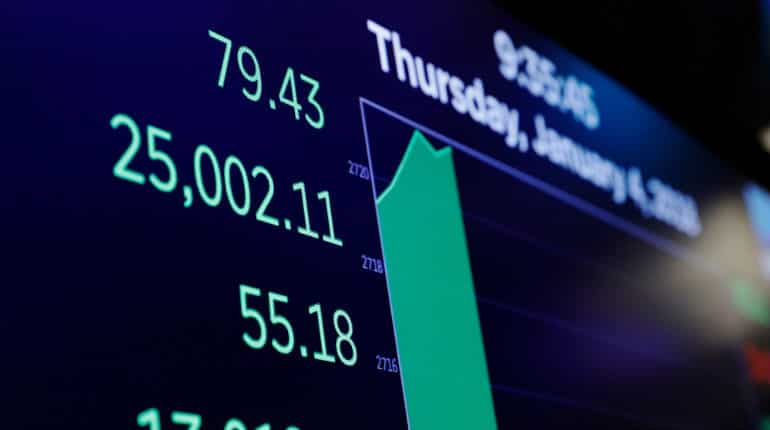 Dow crossing 25,000 mark sign of 'Make America Great Again': Donald Trump Dow crossing 25,000 mark sign of 'Make America Great Again': Donald Trump