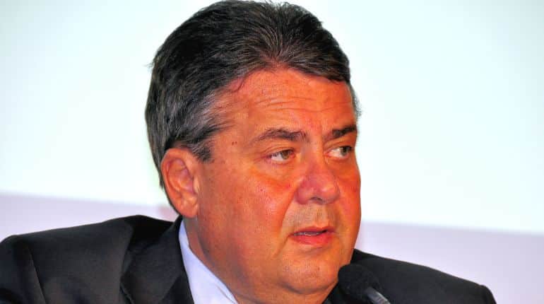 German, Turkish top diplomats meet to ease row