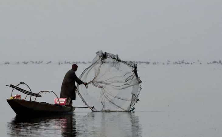 Pakistan fishermen plan protests against Chinese trawlers fishing near Karachi