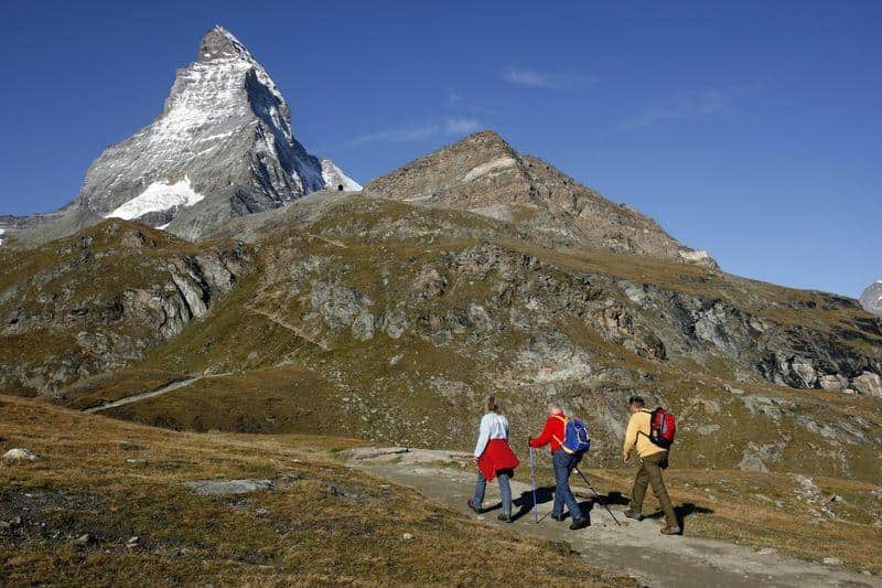 Snow traps 13,000 tourists at Swiss Alpine resort Zermatt