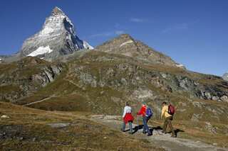 Snow traps 13,000 tourists at Swiss Alpine resort Zermatt