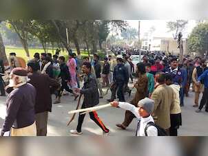 After Islamists protest, Pak government set to expel French ambassador