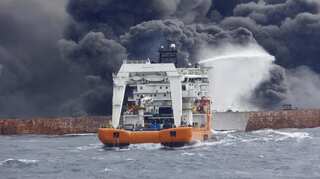 No survivors as Iranian tanker sinks engulfed in flames