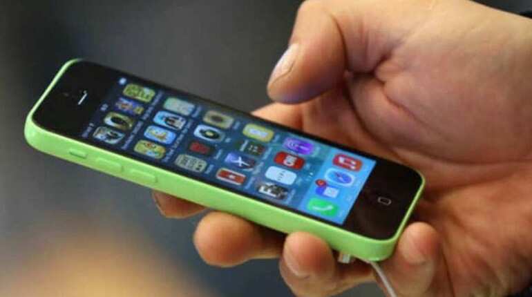 Fake phone law dupes many in Singapore, but wins support too