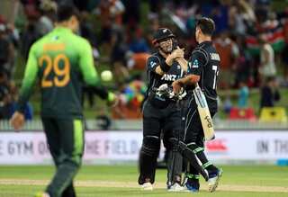 4th ODI: Grandhomme shines as New Zealand beat Pakistan