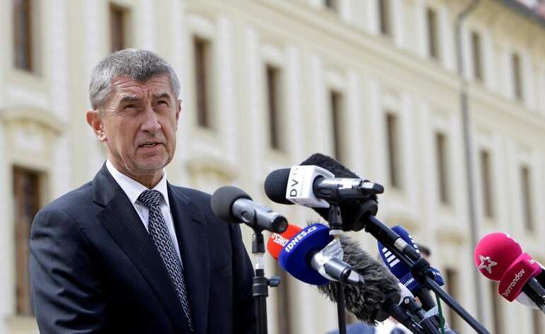 Czech government agrees to resign after losing confidence vote Czech government agrees to resign after losing confidence vote