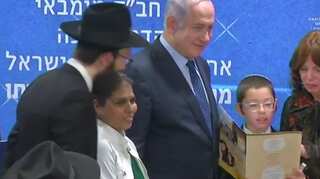 Netanyahu meets Moshe at Chabad House, calls it 'a unique blend of love and hatred'