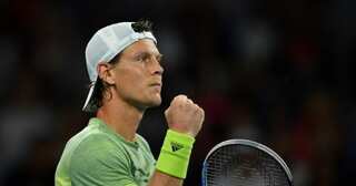 Australian Open: Tomas Berdych rallies past Del Potro to reach last 16