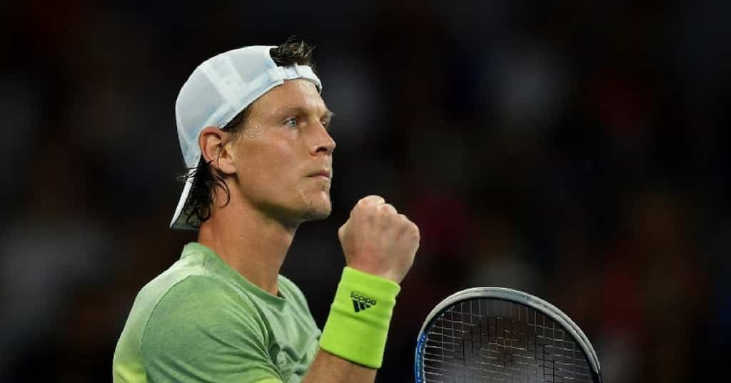 Australian Open: Tomas Berdych rallies past Del Potro to reach last 16