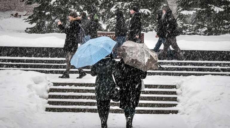 Record snowfall hits Moscow
