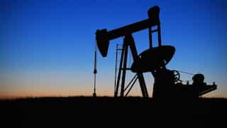 Oil falls for sixth day as supply fears mount
