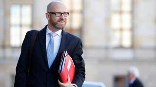 Top official in Merkel's CDU to step down: Party sources