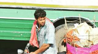 Super 30: Hrithik Roshan looks almost unrecognisable as he sells 'papad' on streets