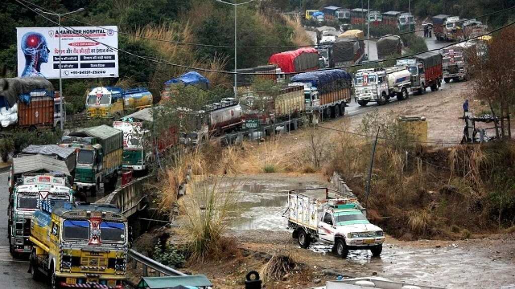 Jammu-Srinagar highway reopened for one-way traffic