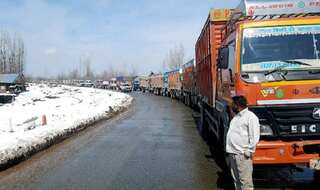 Landslide blocks Jammu-Srinagar highway in Udhampur's Moud