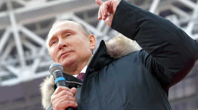 Putin promises 'victories' for Russia at star-studded rally