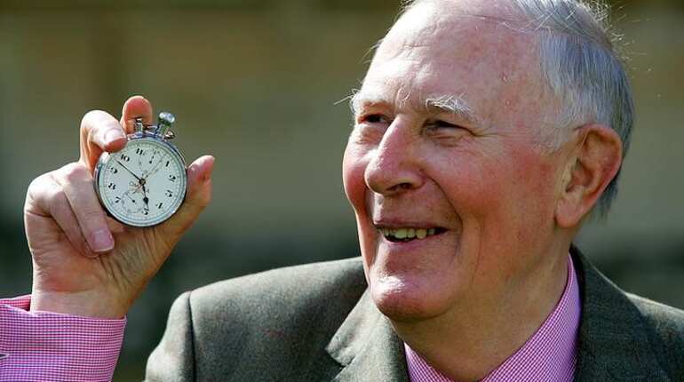Roger Bannister, the first person to run a mile in under four minutes, dies at 88