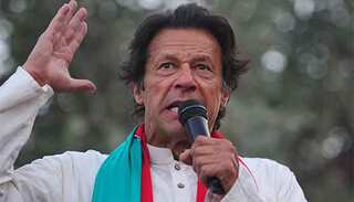 Shoe hurled at Pakistan Tehreek-i-Insaf chief Imran Khan