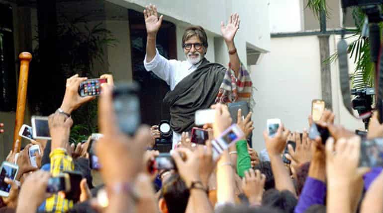 When a fan sneaked into Amitabh Bachchan's house to simply wave at the superstar
